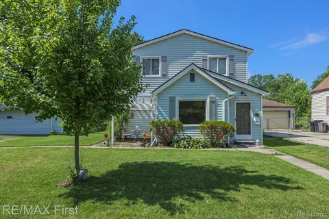 23200 Socia St, Saint Clair Shores, MI 48082