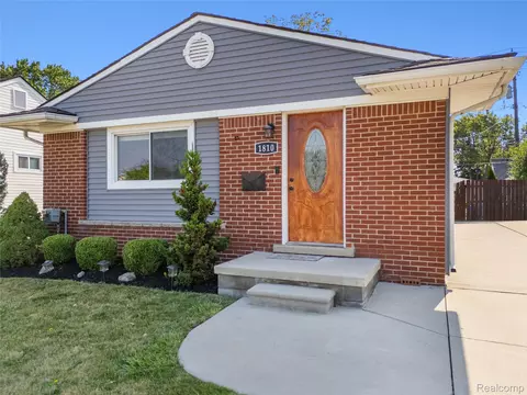 1810 Greenfield Rd, Berkley, MI 48072