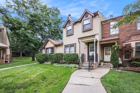 3048 Carly Ct, Auburn Hills, MI 48326