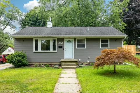 609 W Crane St, Howell, MI 48843