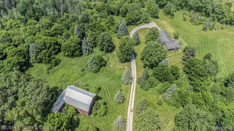 7346 Potter Rd, Flushing, MI 48433