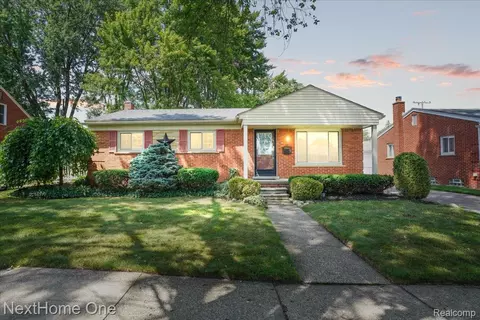 30864 Richland St, Livonia, MI 48150
