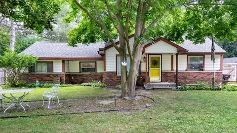 21335 Wallace Dr, Southfield, MI 48075