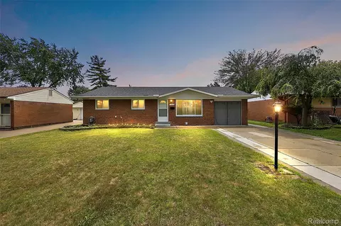 11268 Plumridge Blvd, Sterling Heights, MI 48313