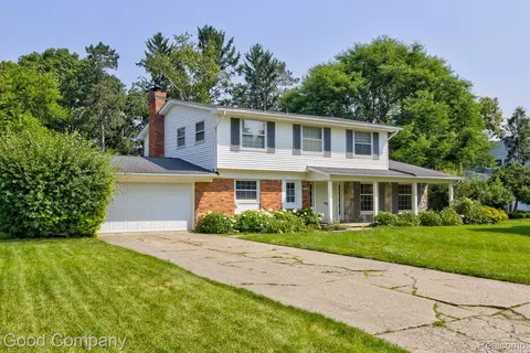 31193 Churchill Dr, Beverly Hills, MI 48025