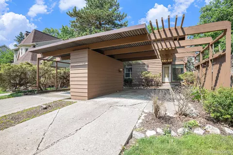 1012 Kensington Ave, Flint, MI 48503