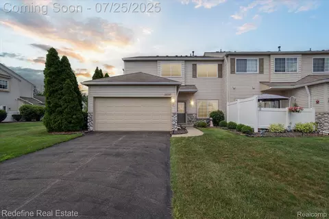 26708 Ashton Dr, Woodhaven, MI 48183