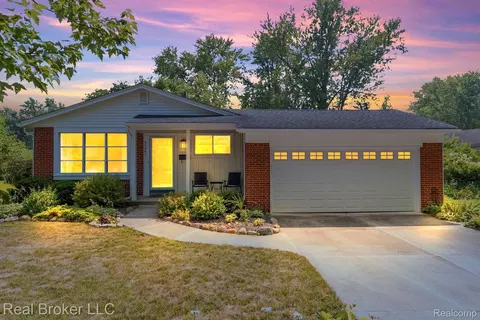 42347 Brentwood Dr, Plymouth, MI 48170