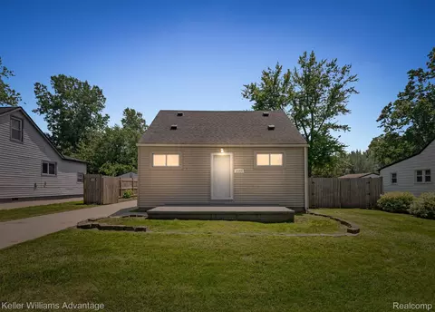 25205 Charles St, Taylor, MI 48180