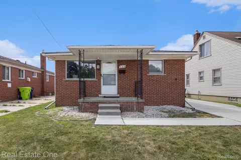 669 Highland Ave, Lincoln Park, MI 48146