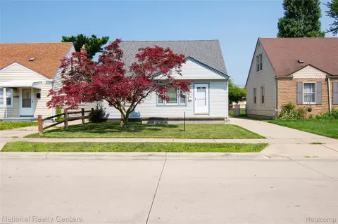 24842 Wilmot Ave, Eastpointe, MI 48021