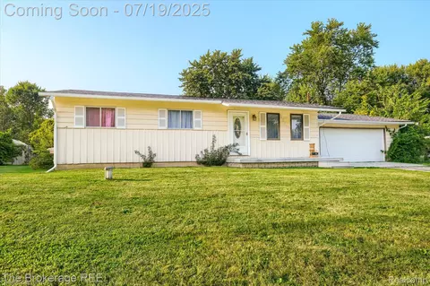 9308 Hilda Ln, Clayton, MI 48433