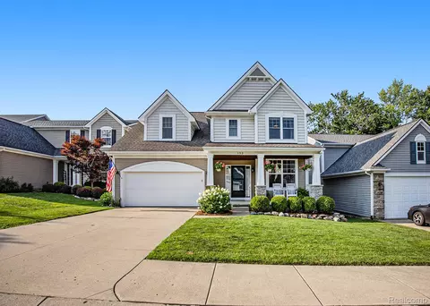 192 Turnberry Ct, Milford, MI 48381
