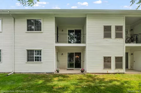 23412 Middlebelt Rd, Farmington, MI 48336