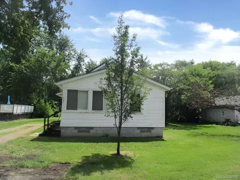 4595 Griswold Rd, Kimball, MI 48074