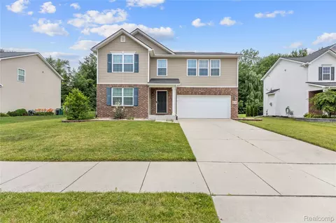 28700 Apple Blossom Dr, Flat Rock, MI 48134