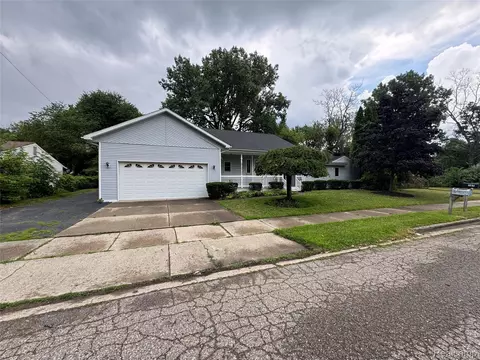 565 Highland Ave, Pontiac, MI 48341