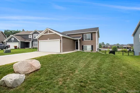 3209 Hill Hollow Ln, Howell, MI 48855
