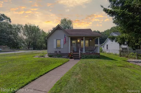 25017 Mary St, Taylor, MI 48180