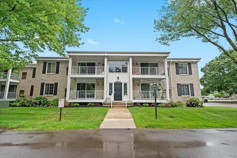36074 Ann Arbor Trl, Livonia, MI 48150