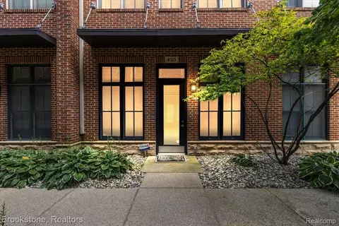 425 Lewis Ct, Birmingham, MI 48009