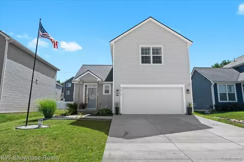 5013 Walsh Dr, Brighton, MI 48114