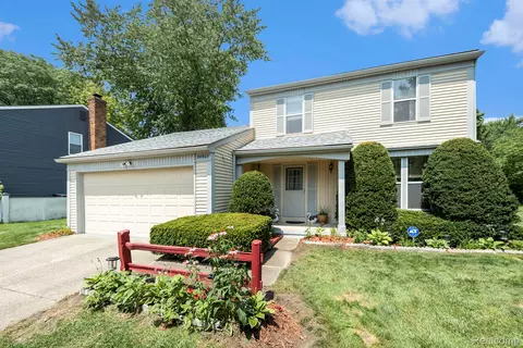 34965 Bunker Hill Dr, Farmington Hills, MI 48331