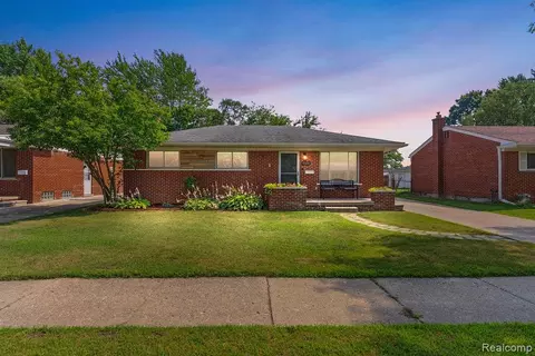 4588 Fenwick Dr, Warren, MI 48092