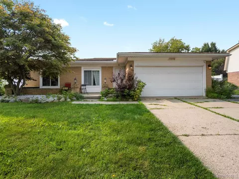 16676 Grillo Dr, Clinton Township, MI 48038