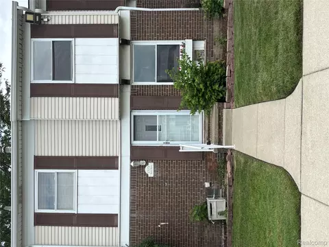 12625 Ronda Dr, Southgate, MI 48195