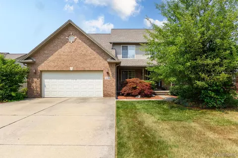 18086 Whisler Dr, Brownstown, MI 48173