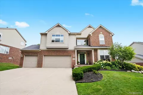 16962 Algonquin Dr, Northville, MI 48168