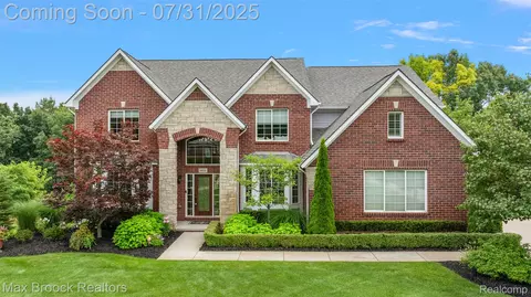 8926 Stonewall W, Independence, MI 48348