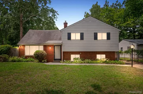 22317 Nancy Ave, Southfield, MI 48033
