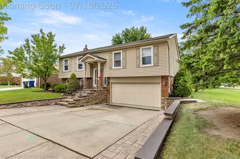 6114 Raintree Dr, Canton, MI 48187