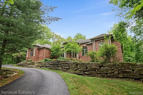 3967 Harmony Hills Dr, Addison, MI 48370