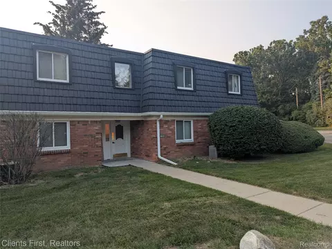 1850 Colonial Village Way #2, Waterford, MI 48328
