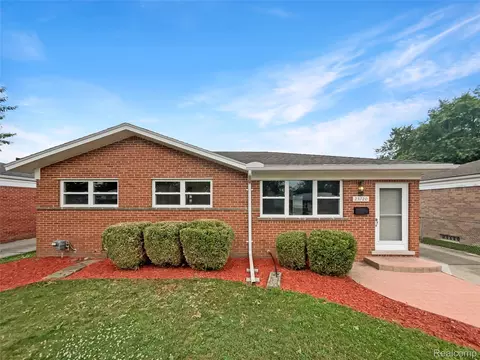 23720 Glenbrook St, Saint Clair Shores, MI 48082