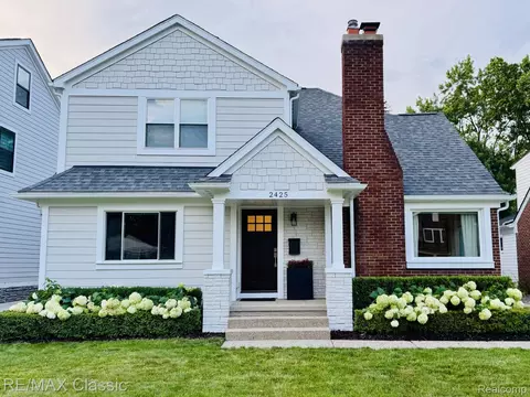2425 Manchester Rd, Birmingham, MI 48009