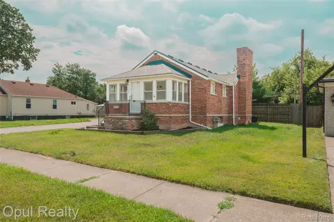 31507 Balmoral St, Garden City, MI 48135