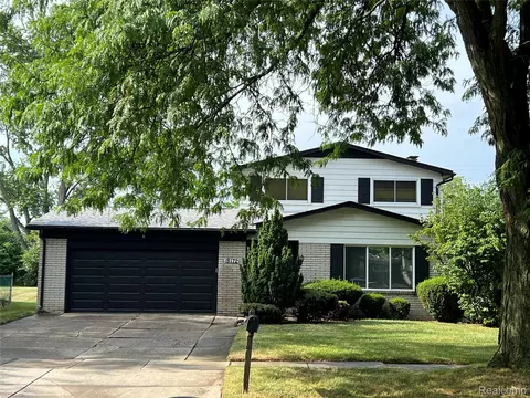 18172 Jeanette St, Southfield, MI 48075
