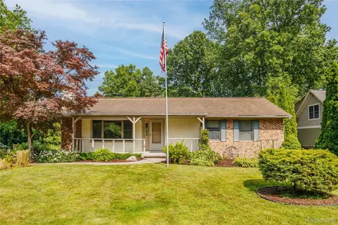 15800 Park Ln, Plymouth, MI 48170