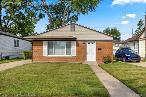 25135 Dale St, Roseville, MI 48066