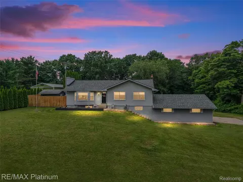 7750 Chilson Rd, Pinckney, MI 48169