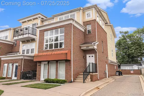 3280 Hilton Rd, Ferndale, MI 48220