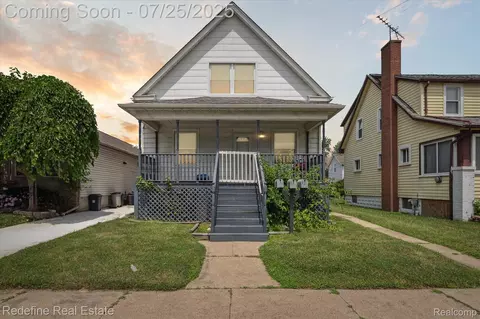 566 Poplar St, Wyandotte, MI 48192