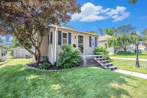 229 W Lafayette St, Romeo, MI 48065