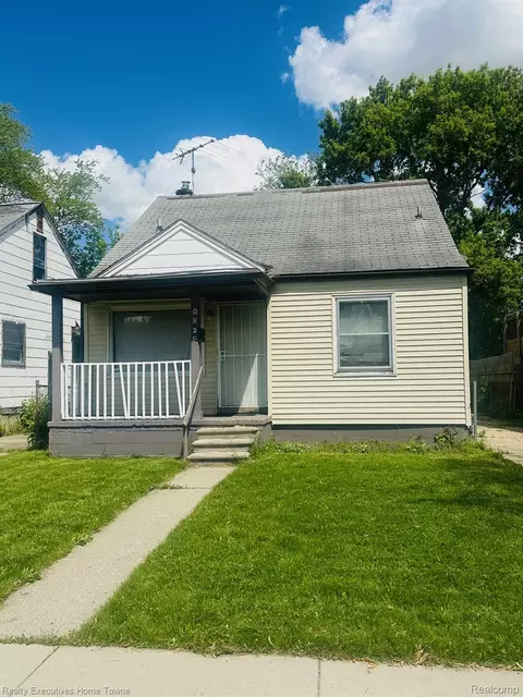 8068 Stahelin Ave, Detroit, MI 48228