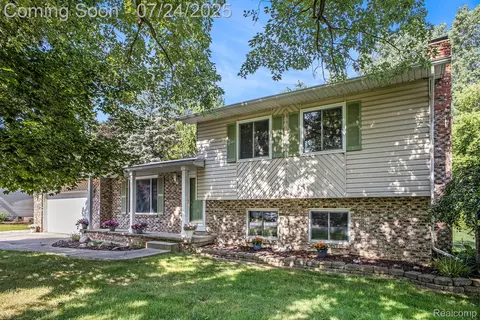 5216 Birchcrest Dr, Swartz Creek, MI 48473