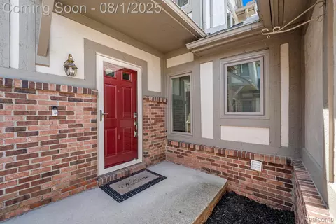 42185 Saratoga Cir, Canton, MI 48187